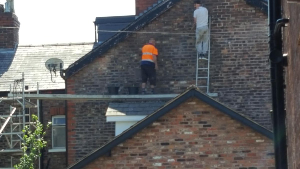 H_S_E's tweet photo. A Salford building contractor has received a 26 week prison sentence suspended for two years, 180 hours community service and ordered to pay £2,000 in costs after exposing workers to danger of falls from height and exposure to silica dust.
More here 👉https://t.co/QUtVRHeXXD https://t.co/24II3qVFMm