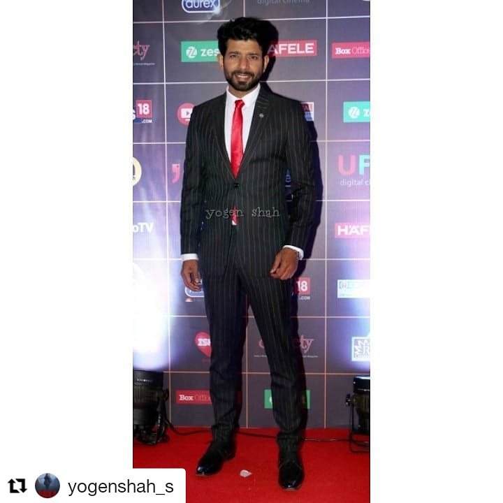 FcViineet's tweet photo. @ItsVineetSingh last night at #news18reelmovieawards in Mumbai

#ViinetKumar #actor #Bollywoodactor #Mukkabaaz #news18 #Bollywood #news18reelmovieawards #entertainment #entertainmentnews https://t.co/4NKm31BpGq