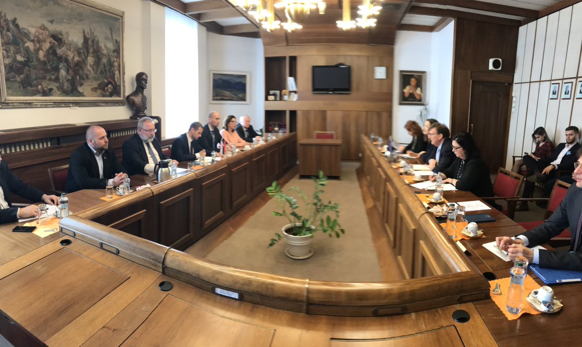 Discussng EU Climate change policy in 🇸🇰.Climate neutral and prosperous economy is possible, requires political leadership. SK needs to invest and improve energy efficiency. Mauro Petriccione, Director General of  <a href="/EUClimateAction/">EU Climate Action</a>, meeting delegation of #SlovakParliament. <a href="/ZEKvSR/">Európska komisia v SR</a>