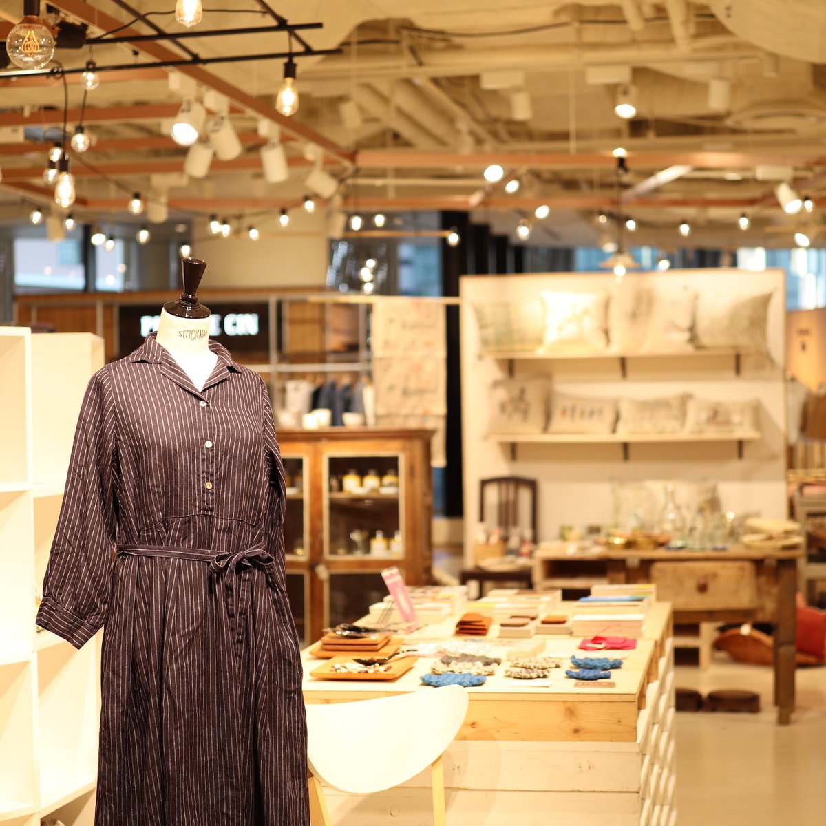 阪神百貨店 公式 A Twitter リンネル 阪神梅田本店 春を感じる やさしい暮らし 展 5階イベントスペースには リンネル のインテリア特集でもおなじみの石井佳苗さんセレクトのセンスのいい雑貨や 沼津のセレクトショップ Hal が期間限定で登場