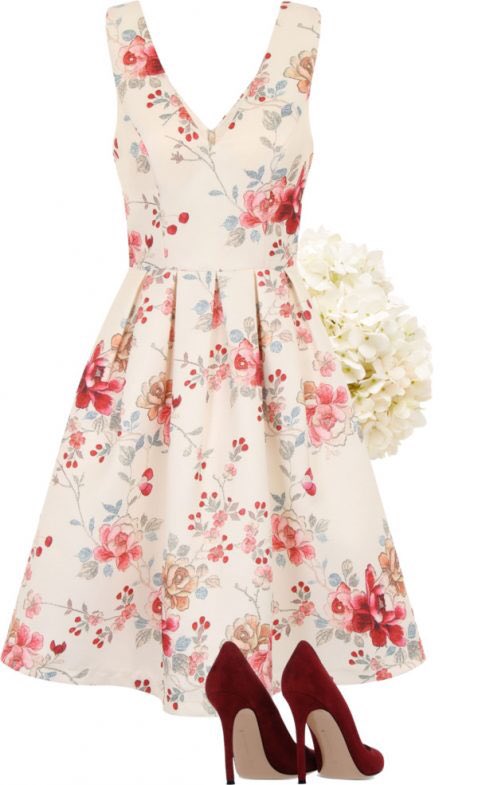 Floral print bridesmaid dresses <a href="/LiSammonsEvents/">Lisa Sammons</a> styleinspirationanddesign.com/2019/03/floral…  #spring #springbridesmaiddresses #floralbridesmaid #sopretty #springweddings #spring #weddings #bride