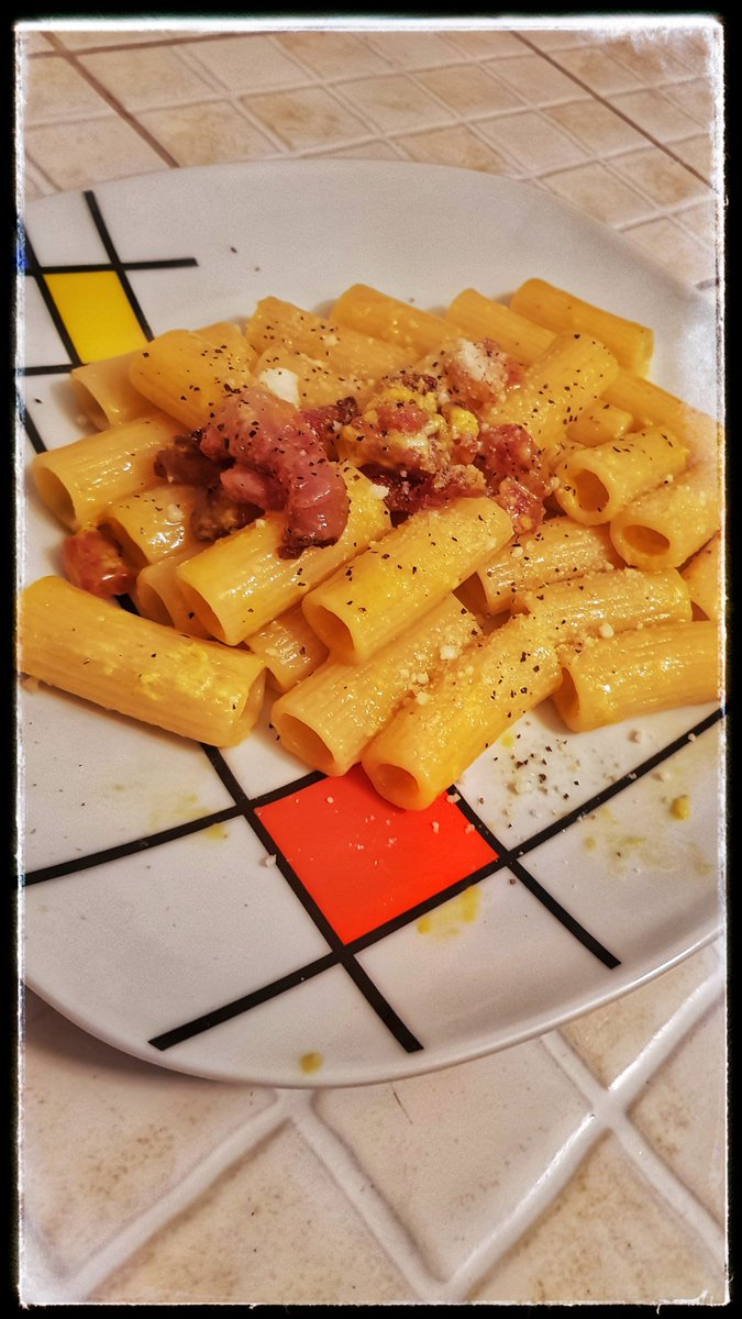 DifferentJo's tweet photo. #SoSoloChe che è quasi ora di pranzo ed un piatto di carbonara è in rampa di lancio https://t.co/ruMxWNklgp