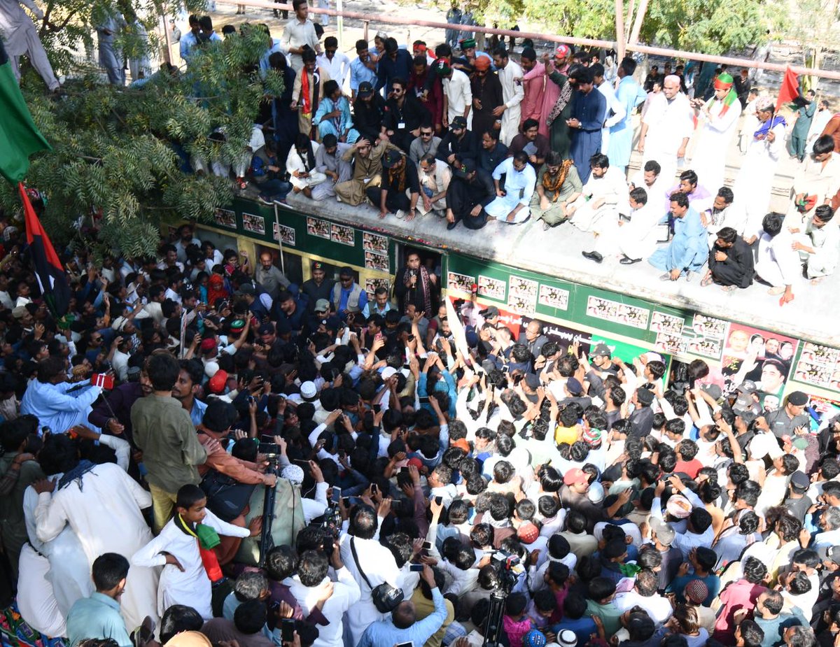 MediaCellPPP's tweet photo. پڈیدن - کم آبادی والا علاقہ۔۔ جیے بھٹو کے نعروں سے گونج اٹھا جب جیالوں کے ٹھاٹھیں مارتے ہوئے سمندر نے چیئرمین پاکستان پیپلز پارٹی بلاول بھٹو زرداری کا استقبال کیا۔

#BhuttoKaKarawan #Padidan #NaushahroFeroze https://t.co/OvRNeqSKvJ