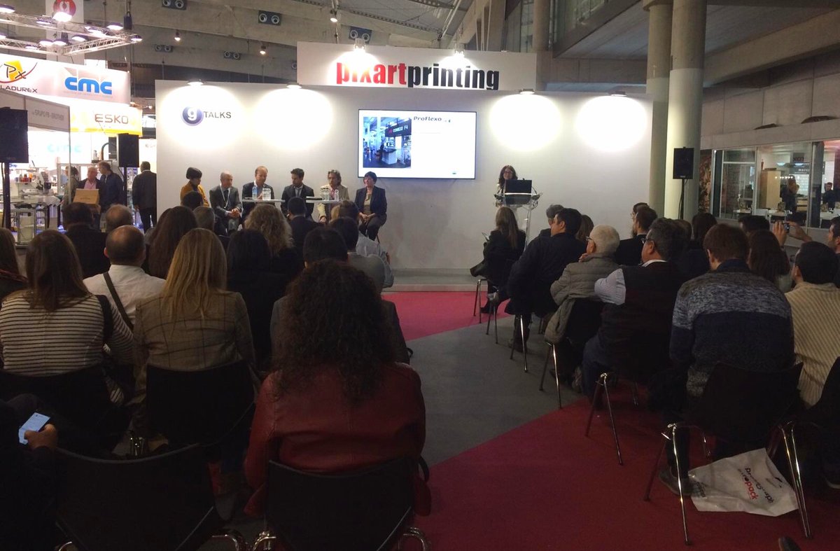 ¡Lleno en #GraphispagTalks! Expertos de Quimóvil, <a href="/BASF_ES/">BASF España</a>, <a href="/aimplas/">AIMPLAS</a>, <a href="/ComexiGroup/">Comexi</a> y <a href="/promerca/">Promerca</a> conversan sobre la cadena de valor del envase y exponen su experiencia y propuestas para la consecución de envases sostenibles. #Graphispag19