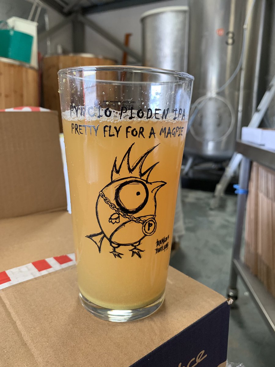 BragdyTwtLol's tweet photo. Sampl bach cyn mynd i’r tanc cyflyru! ~ A quick sample before transferring to the conditioning tank.
#pyncio #prettyfly for #lolffest6 #lolffest #hopys #hoppy #hops https://t.co/NiVGScQB5R