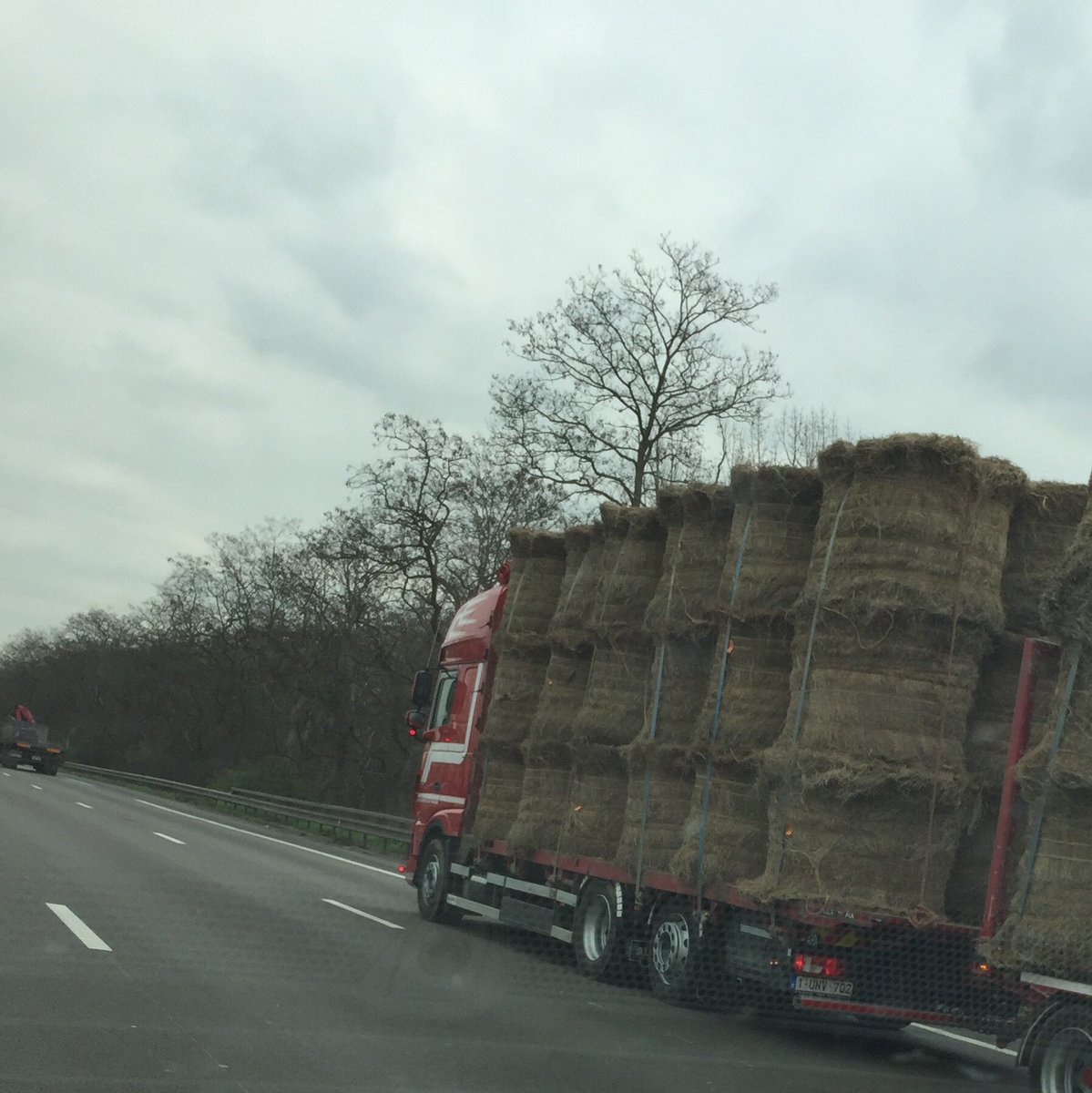 In #lille Several times a day we cross by #flax #trucks full of flax fibers for #composites #clothing #upholstery  <a href="/Mbt59/">Mathias Bricout</a> <a href="/HEBERT67066157/">Julien HEBERT</a> <a href="/BertrandDecock/">Bertrand Decock</a> <a href="/fredlin/">Decock frederic</a> <a href="/dehont/">nicky</a> @wearelinen #wearelinen <a href="/uit/">Uit Kalender</a> #vlaas #linen #flax #textile <a href="/Lin2France/">Lin de France - Lemaitre Demeestere</a> @hubmode @uptex