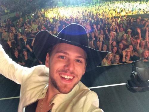 queensplace1's tweet image. April 12 @queensplace1 . @TheJUNOAwards 2019 Winner @BrettKissel performing in concert! Guests @MusicAutumnrae Carver and @JasonPriceMusic / Dark Horse. This is going to be an amazing night! #eastergifting #springkicksoff #itshappeninghere TIX @Ticketpro_Ca