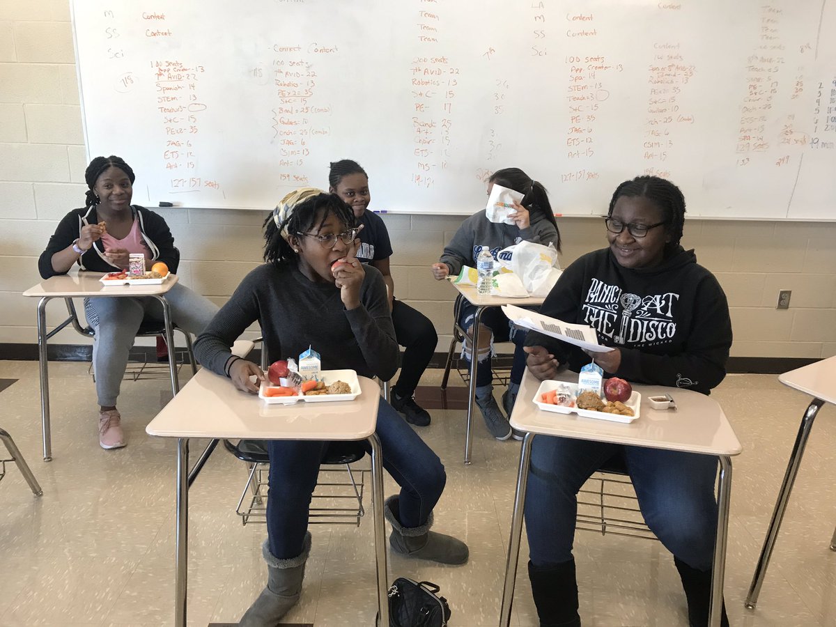 amronnebaum's tweet photo. FRMS SADD chapter has been working a little extra lately during lunches for some projects they have coming up #frmstroopers #SADD https://t.co/7WxUZ1mRKp