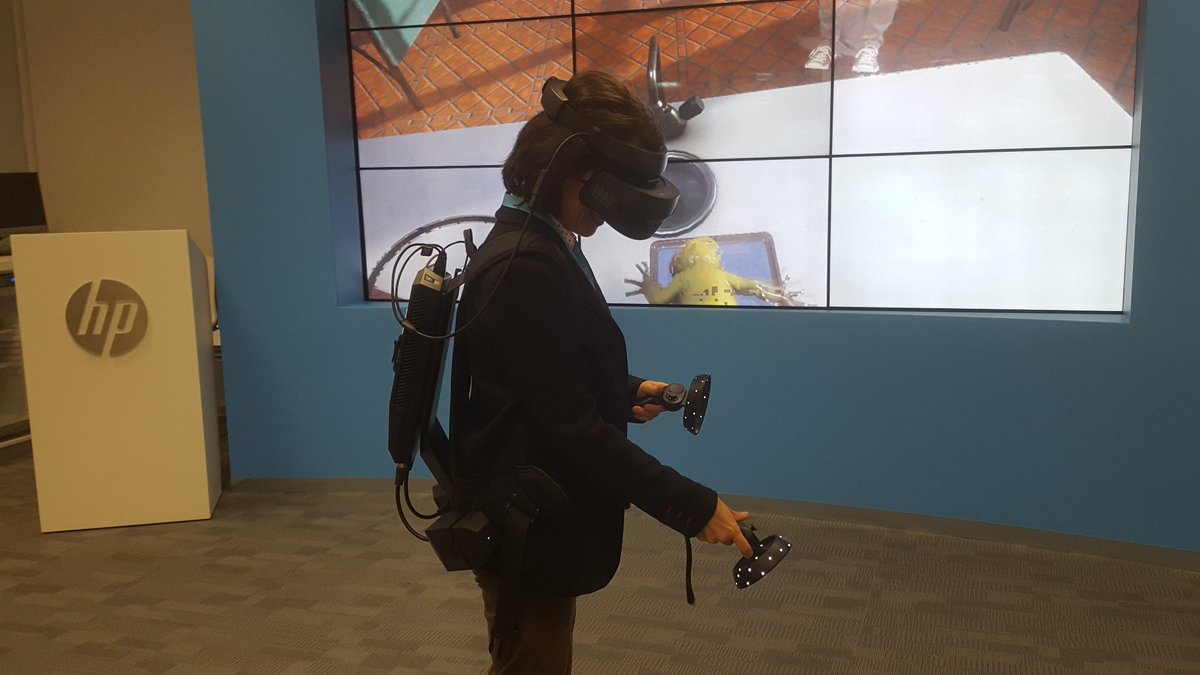 LearningLabNet's tweet photo. #HPcampusofthefuture aujourd'hui, on a appris à disséquer des grenouilles et à  réparer des imprimantes #xr #realitevirtuelle #learninglabnetwork @HP_France https://t.co/u3kV7zEgnc