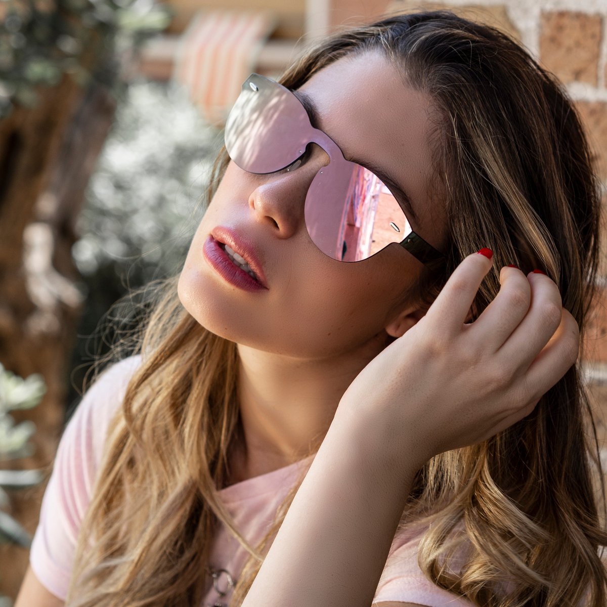 EG_Visur's tweet photo. Vive la vida de color de rosa

👓 Sin armadura 
👓 Unisex
👓 Lentes categoría 3
👓 Protección UV400

#AlucinoConMisGafas #sunglasses #gafasdesol #elenagarciaeyewear #pantallas #tuttolente #ópticas #style #rosa #pink https://t.co/0mf652Szmh