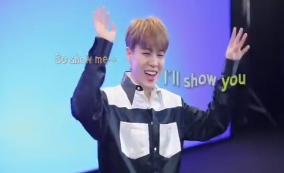 Ftyhalif's tweet photo. idk why ppl so surprise jimin hit epiphany high notes casually. high notes is his job. he sings every bts highest parts in bts concert for hours without failed 🎤
#JIMIN #JiminFantalks @BTS_twt https://t.co/uxRFylmxx1