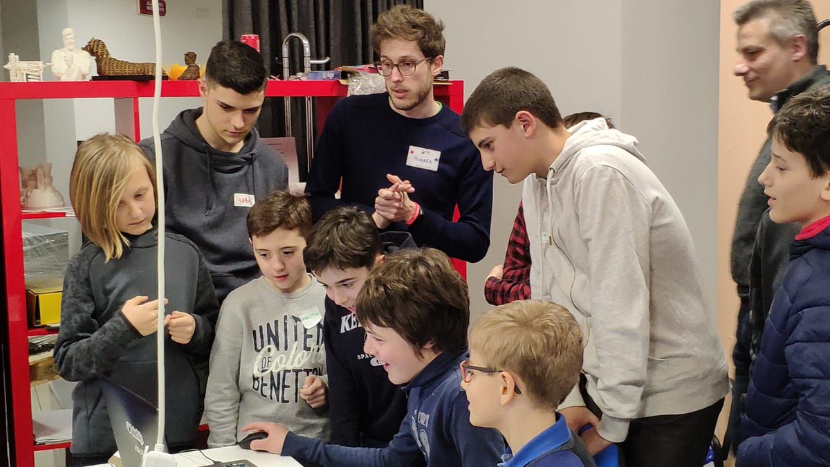 coderdojopd's tweet image. #ArduinoDay #TinkerCad passione condivisione con il #CoderdojoPD
al #TalentLAB