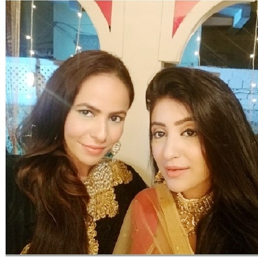 zainaconda's tweet photo. 🎬📽📺#dewareshab #humtv
GulNaaz & Almaas💫❤🦋🌹🌞 its amazing working with such a gifted actor @saraelahi_official
#NewNaqliBeti😉😏🤩 https://t.co/c6xBaeNqXV