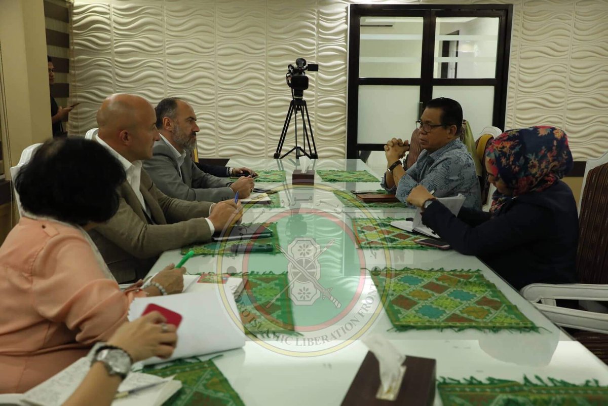 alhajmurad_e's tweet photo. Third Party Monitoring Team (TPMT) members Huseyin Oruc, Karen Tañada, Rahib Kudto, and Sam Chittick visit BARMM Chief Minister Al Haj Murad Ebrahim in his office today, March 27, 2019. #BARMM #Bangsamoro #ICM https://t.co/XOPFNb6qSn