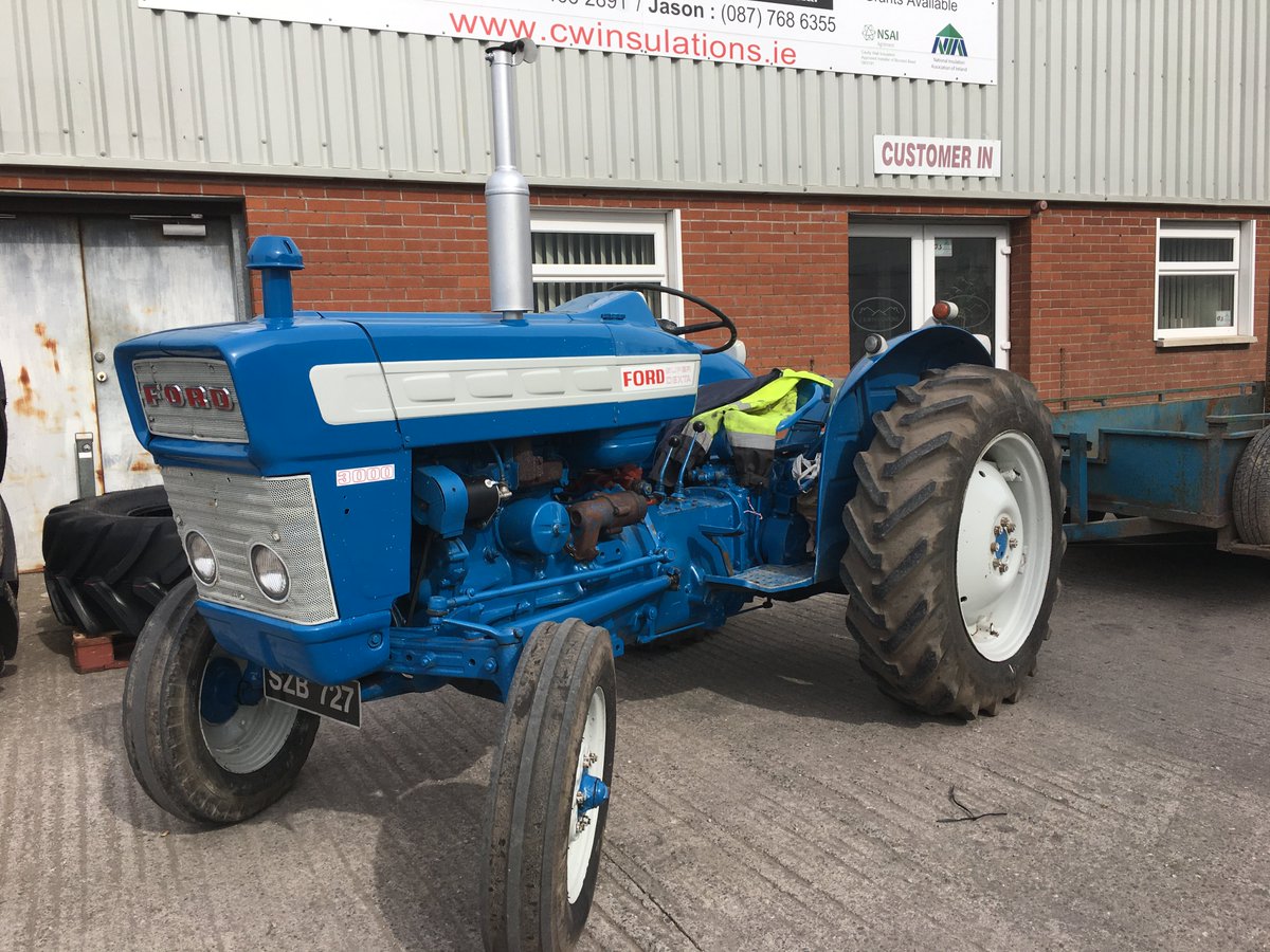 Came across this last weekend - story is that kid who owns the tractor has it as his daily runner!  Too young for a car licence but can legally drive his nicely restored #Ford Super Dexta.........only in Ireland☘️🇮🇪☘️🇮🇪