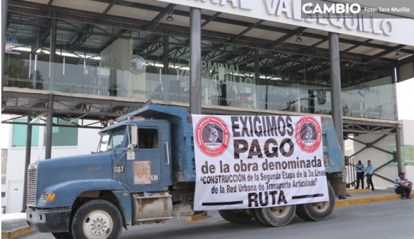 Diario_Cambio's tweet photo. Sindicato se manifiesta y acusa a Gali de deudota: debe 4 millones por la Línea 3 https://t.co/jSuu49xenL https://t.co/rYvnDmvFD1
