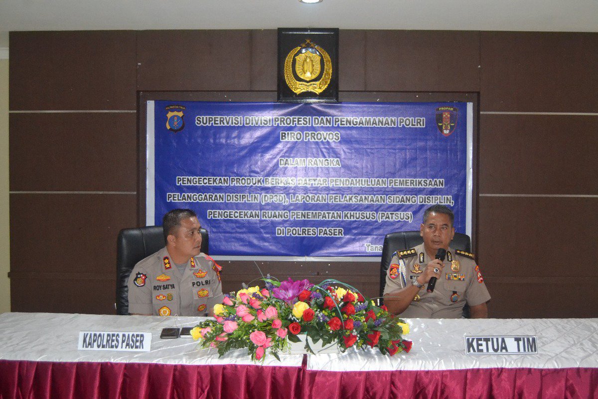 POLRES_PASER's tweet photo. Kapolres Paser AKBP Roy Satya Putra, S.I.K,M.H Menyambut Tim supervisi divisi profesi dan pengamanan polri biro provos
#satgasnusantara #poldakaltim
#satgasnusantarakaltim
#polisi #polres #kaltim
#Kamihumaspolri
#thebestpol #sobatpolri #PolriPromoter
#PolriNetral #provam https://t.co/rz563vRtYW