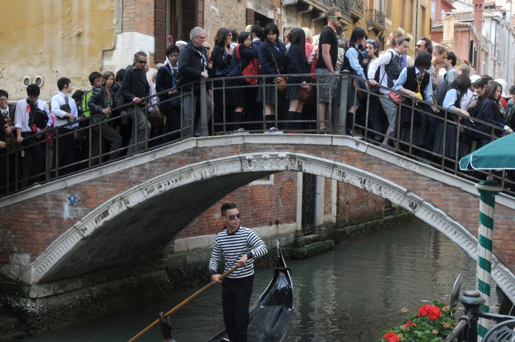 #Wellnesstravel takes on #overtourism. What it is, and how countries are finding solutions to overtourism through wellness assets that already exist. #hospitality #lookdifferently #parallaxhospitality buff.ly/2JgNk7W