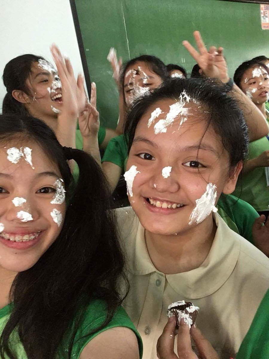 somacalaude's tweet photo. paubos na tinta .. .. ... .ng icing kasi hindi natuloy ang tradition :(
#FlashbackHalina https://t.co/RTZZnJd5jI