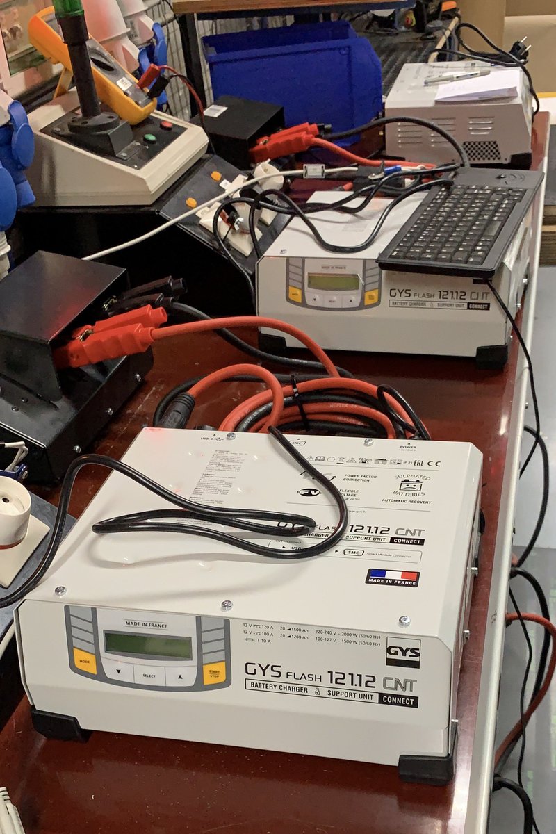 #GYSFLASH 121.12 CNT (120A @ 12V) —> Final testing before production tomorrow. The charger works natively for Led & Lithium batteries. 19 languages & 35 charging curves (start, traction, propulsion, industrial) programmed through USB. Connection to GYS printer 🖨 through DB9.