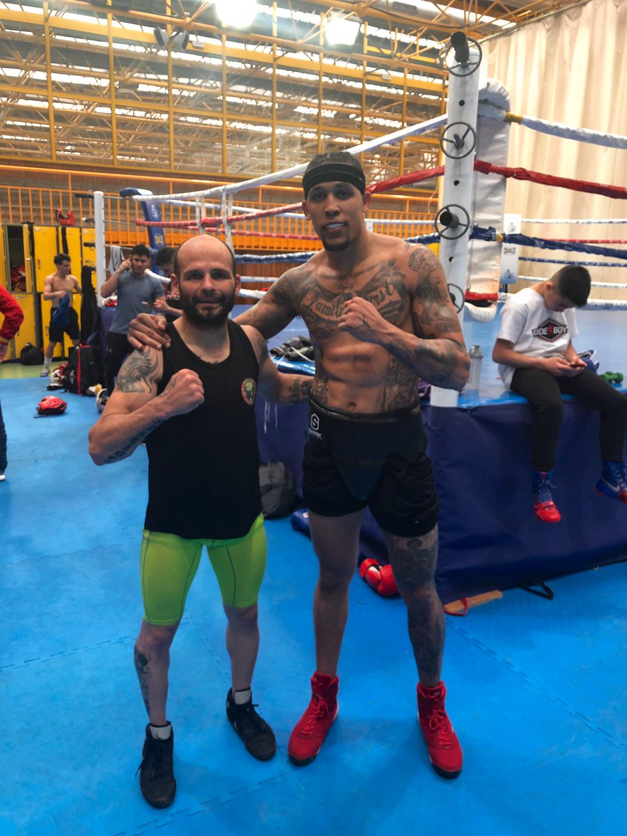 Hoy con el gran <a href="/MartnezKiko/">Kiko Martínez</a> 🥊🥊🔥🔥💯💯