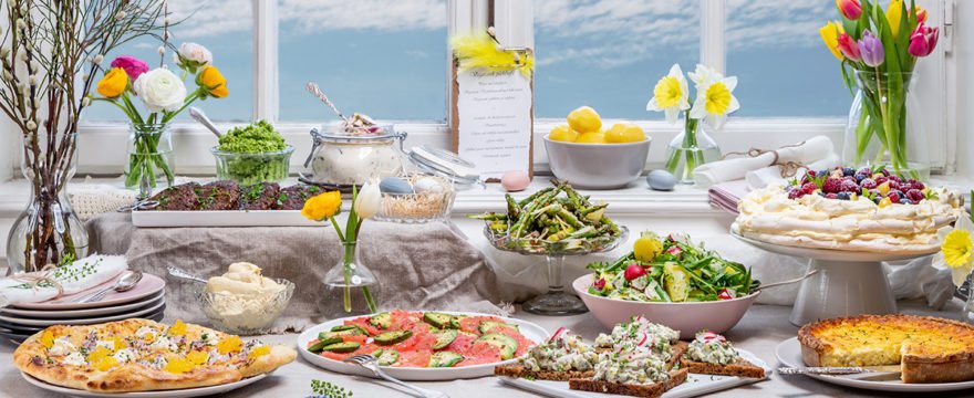 Vi har gjort en vegetarisk påskbuffé. Gå in och kika! tasteline.com/inspiration/ho…