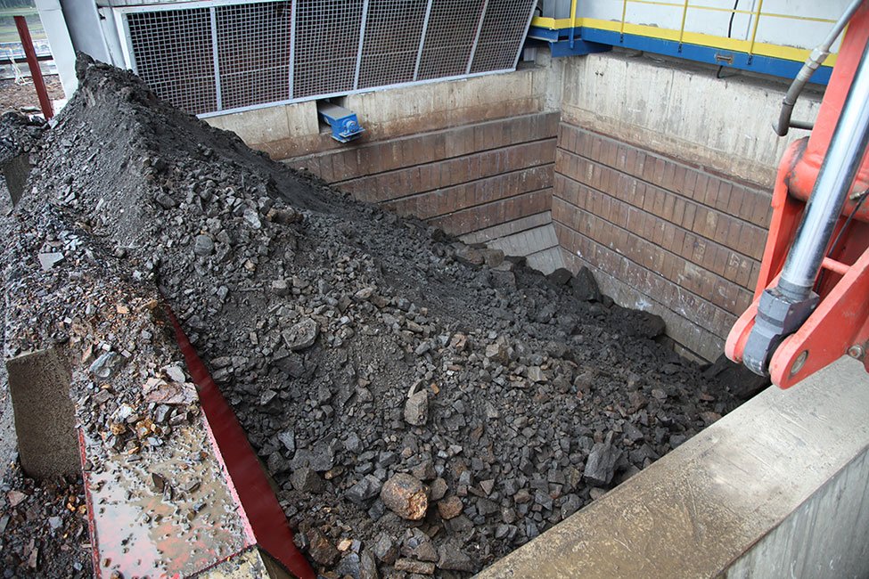 im_mining's tweet photo. With the connection of both ends of the #Amur River Bridge, @IRCLimited's 65% #ironore product from its #KandS #mine in #FarEast #Russia is set to get $5/t cheaper, with potential shipment time to China cut from 7 to 10 days to 3 to 5 days #mininglogistics https://t.co/xYnM33vcxA https://t.co/OYA40Sg1S6