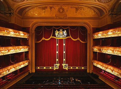 EmbEsEslovaquia's tweet photo. 🎭Se abre el telón y aparece un escenario, que se transformará en mil lugares distintos. En él, un elenco de actores, que nos hará emocionarnos de principio a fin. Damas y caballeros, hoy es el #DiaMundialdelTeatro, de la creatividad, la empatía, la expresión verbal y corporal... https://t.co/nEMaNr5OUV