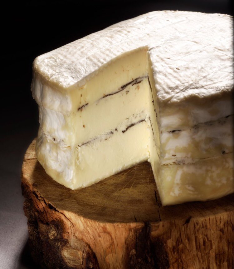 bertrandphlp1's tweet photo. #JourneeNationaleDuFromage 🧀 😁 quoi de meilleur que un bon #brillat #savarin #truffe en cette journée!! Quel est votre fromage préféré ? https://t.co/p5qKhMt1Jq