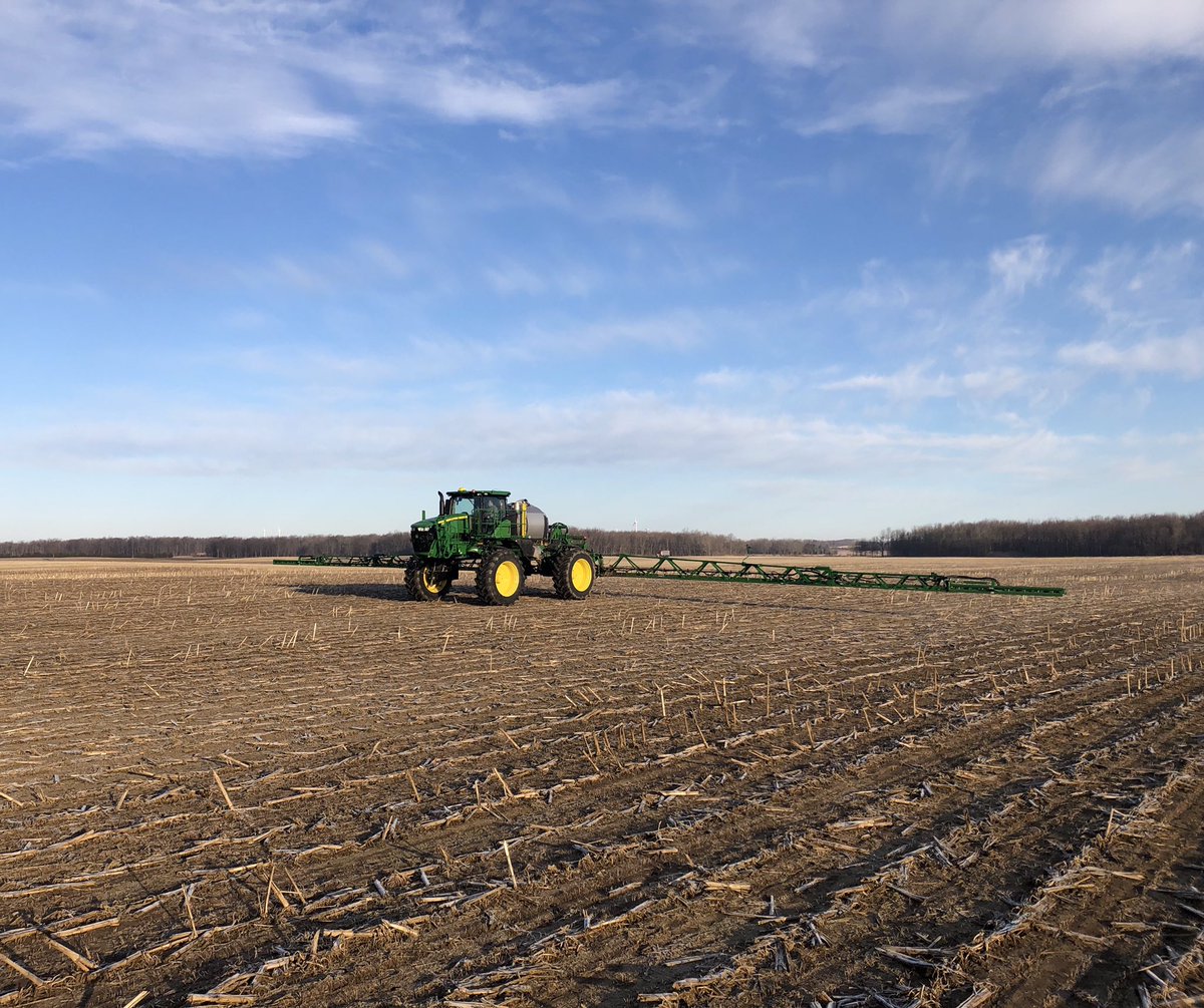 VeldaleFarms's tweet photo. Another beautiful morning to apply N on the wheat. #wheat19 #ontag @JohnDeere #deeresighting https://t.co/GdeG4JFPM1