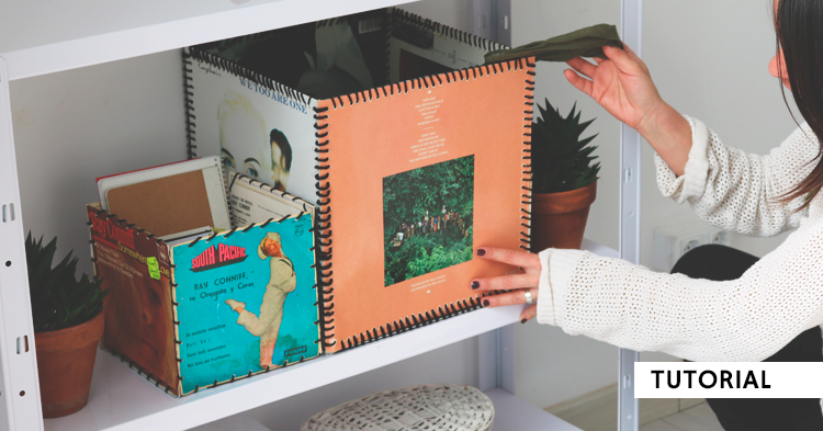 2ndfunniest's tweet photo. Cajas de almacenaje con portadas de discos estropeados ¡Molan demasiado! #tutorial #ActivismoDIY #residuocero #MásHaceryMenosComprar https://t.co/nRXV2dMwYB https://t.co/ikQG3B6vWj