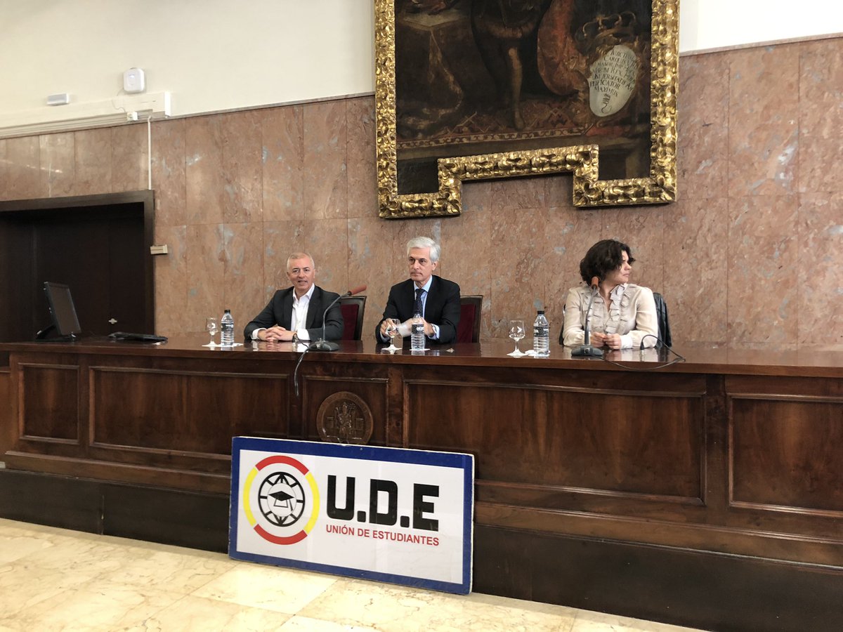 udearagon's tweet photo. Gran coloquio con Adolfo Suárez Illana en la Facultad de Derecho. Gracias a todos, ¡ha sido un éxito! https://t.co/JLxS4ZEHm0