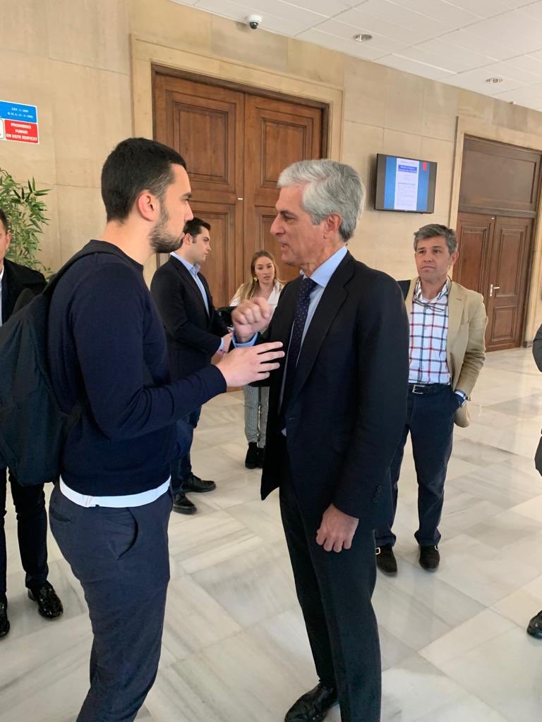 udearagon's tweet photo. Gran coloquio con Adolfo Suárez Illana en la Facultad de Derecho. Gracias a todos, ¡ha sido un éxito! https://t.co/JLxS4ZEHm0