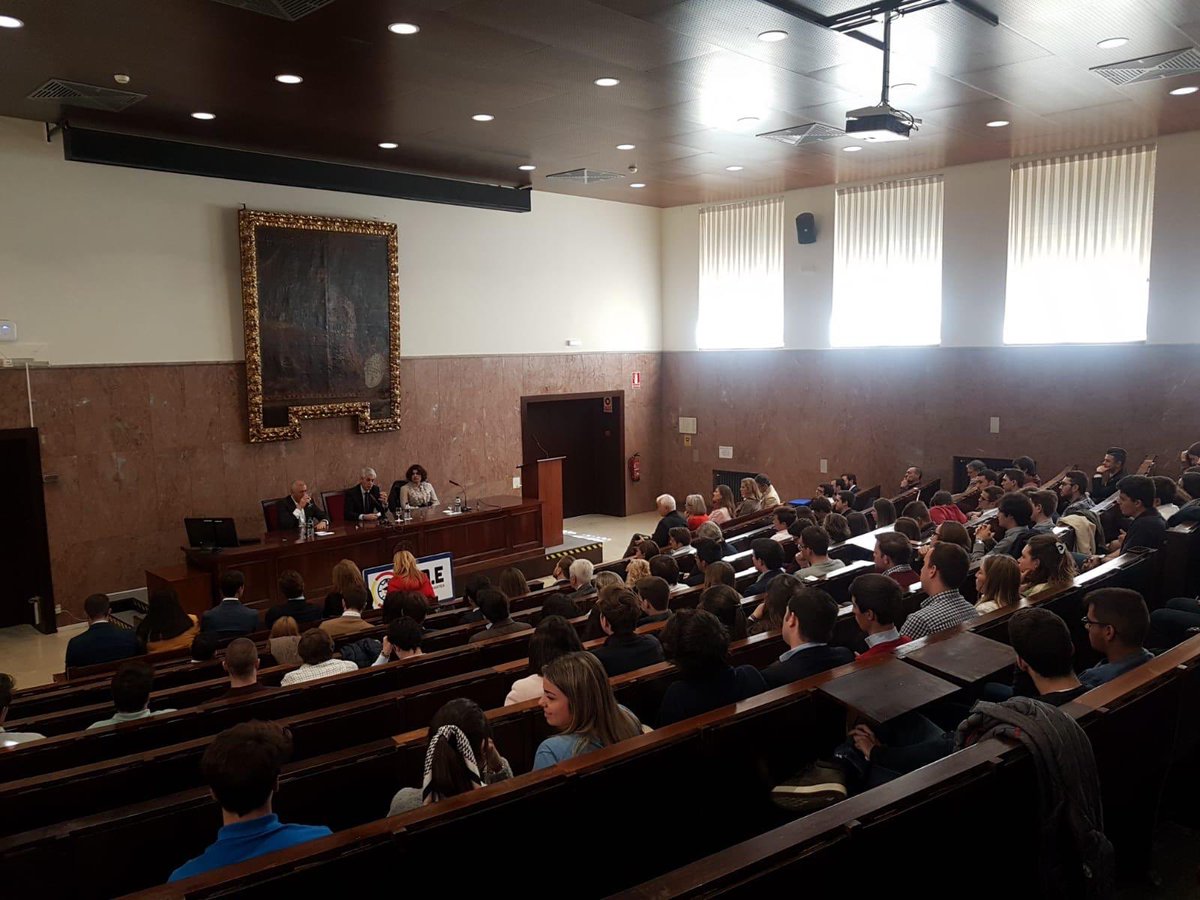 udearagon's tweet photo. Gran coloquio con Adolfo Suárez Illana en la Facultad de Derecho. Gracias a todos, ¡ha sido un éxito! https://t.co/JLxS4ZEHm0