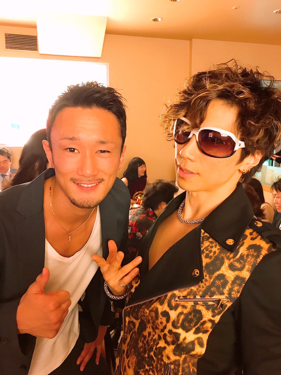 梅野源治 六本木にあるスターものまねエンターテイメントハウスに連れていってもらった Gacktさん繋がりで 面識はなかったけどお互いに知ってはいたtatsuyaさんと まさか ここにいるとは 声をかけてもらえて嬉しかったな ー 梅野源治 六本木にあるスターものまねエンターテイメントハウスに連れていってもらった Gacktさん繋がりで 面識はなかったけどお互いに知ってはいたtatsuyaさんと まさか ここにいるとは 声をかけてもらえて嬉しかったな ー