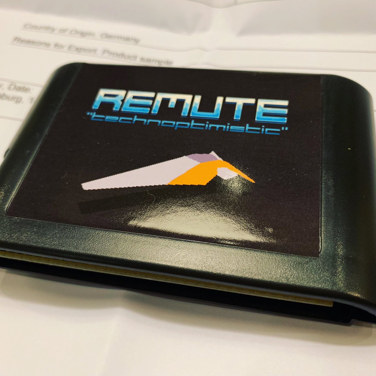 marexpo's tweet photo. ドイツからメガドラカセットが届いたぞ！
Remute氏のメガドラ実機で鳴らすテクノアルバム。

#megadrive
#segagenesis 
#fm音源 
#techno 
#Technoptimistic
#remute https://t.co/YiRbCzbWNS