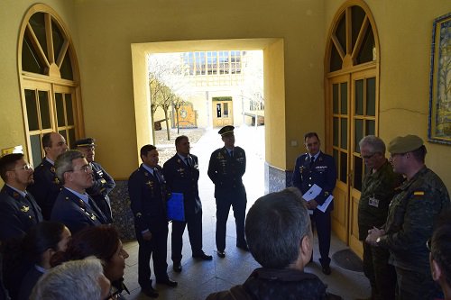 MADOC_ET's tweet image. Academia de Artillería: componentes del #Ala37 🛩️de la #BAVillanubla de #Valladolid visitan la #ACART_ET💣. @EjercitoTierra @EjercitoAire #SomostuEjercito🇪🇸