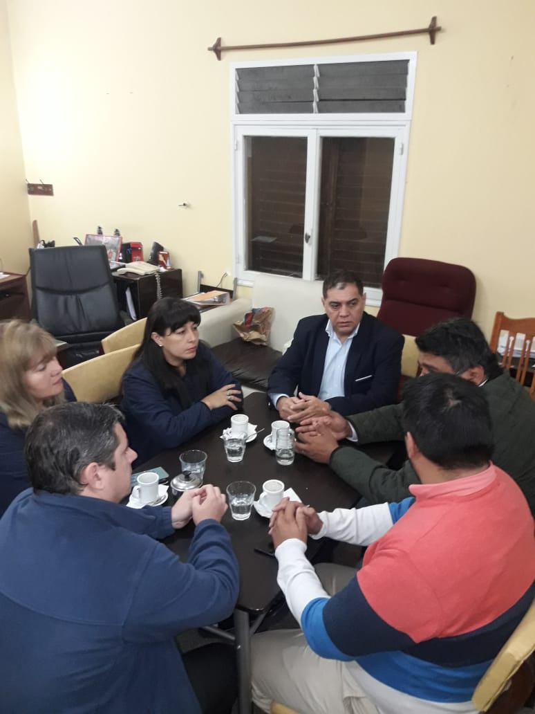 DanielDeiana3's tweet photo. Arranqué la mañana con reunión con referentes de la Municipalidad de Simoca. Analizamos mejoras en los servicios que la @Mutualidadprov brinda a los socios de esa ciudad.
#Deiana2019
#TucumanEsFuturo
#PRY
#TuMutual https://t.co/LBRbNmeEXm