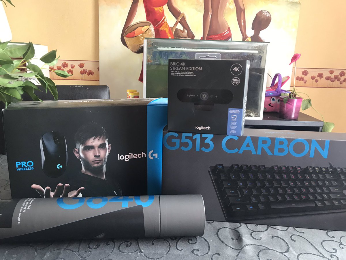 CarbonRH's tweet photo. Après 1 mois de test, je le dis c’est le meilleur stuff que j’ai pu avoir de ma vie, big fan de la G Pro je vous la conseille merci beaucoup @LogitechGFrance ! ❤️ #FCLogitech https://t.co/b6hgB0QdTb
