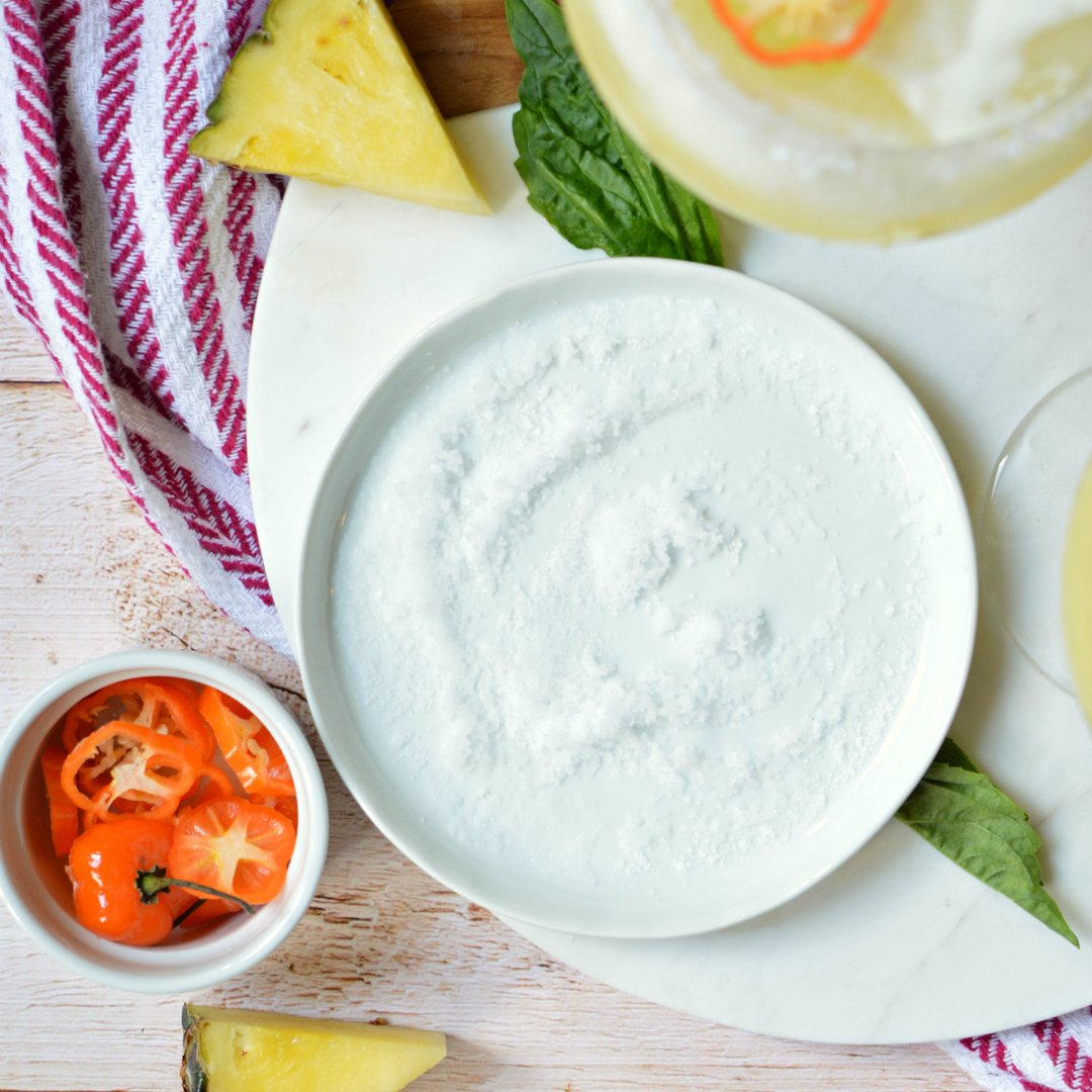 thejollyhostess's tweet photo. I want to know! Are you a salt-on-your-marg kind of girl/guy? If not, and you make Habanero Pineapple, I'd def suggest the salt, as it cuts the spice and is the perfect compliment.  #thejollyhostess #marg #cheers

GET THE RECIPE: https://t.co/O8pnRCEGNW https://t.co/0HPgAziMnZ