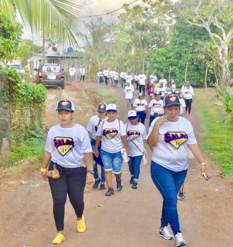 Recorriendo caminos, presentando propuestas, trabajando fuerte, es como se consiguen los votos.
Gracias a mi equipo y a @belkisvaldec3 por acompañarme en este nuevo camino.
#colónapoyacolón 
#colónsurgirá 
#todossomoscolón