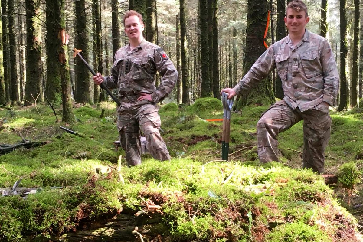IBSBrecon's tweet photo. Captain Instructors at #IBSBrecon digging in an enemy bunker for some #FIWAF (fighting in woods and forests) attacks! #SCBC1803 #Brecon https://t.co/E3E5sHKqB6