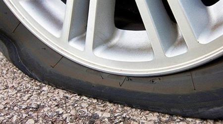 dtvoss's tweet image. Berghemnaar krijgt cel- en taakstraf voor lek steken autobanden bit.ly/2FCtejc