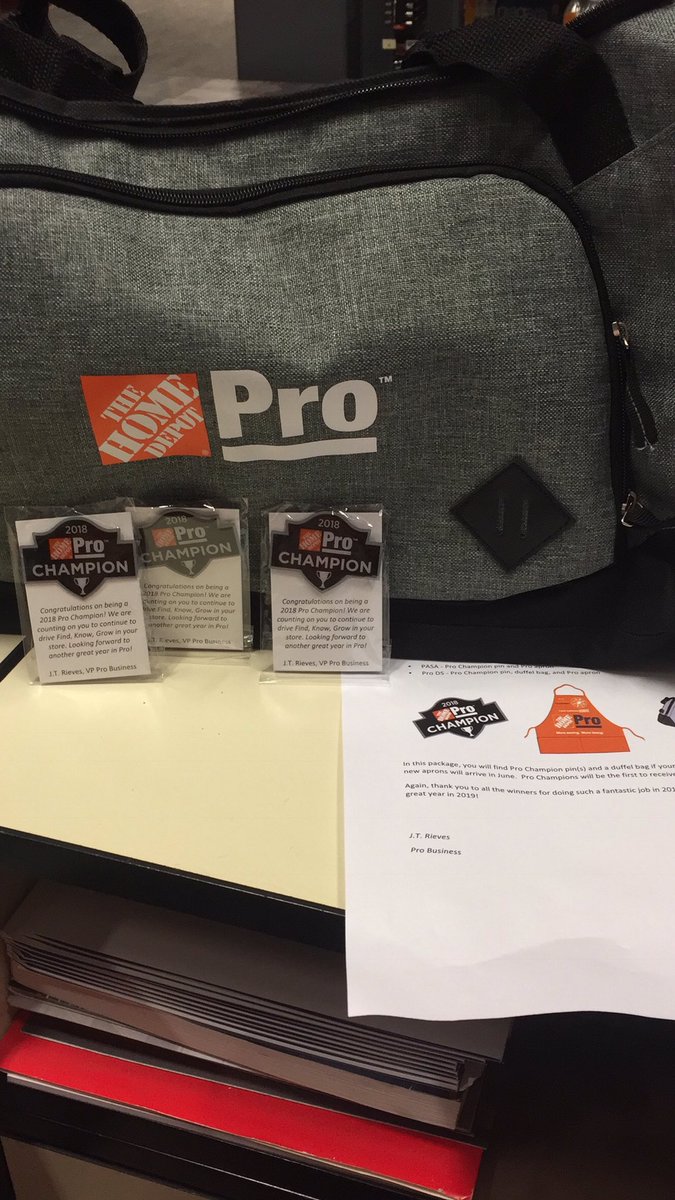 6971Prodesk's tweet photo. Pro champions!! Wait until my girls see this today. Did I mention I have the best pro team in the region? Well I do!  Thanks girls #bestproteam #doinourjob #makingthemoney @6971Home @6971Prodesk @Crippen1026 @larrylubinsky https://t.co/HmkOMoGedd