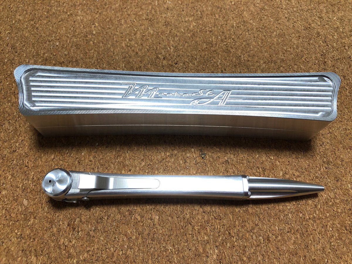 bikecbrfal's tweet photo. モーターサイクルショーで一目惚れしたボールペンこと「mechasea」芯の押し出しが構造がさりげなくチラ見できるのがいい。 #mechasea https://t.co/x5HgcrMIMt
