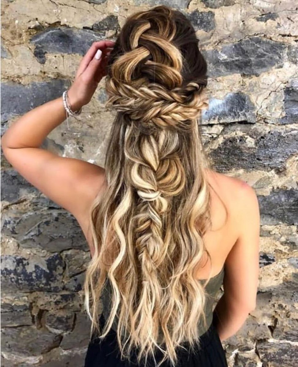 Fave4Hair's tweet image. To achieve major braid goals like these you'll need Hairspray! Good thing we have #4, for a style like this Workable Wear &amp;amp; Texture Takeover will be your styling all-stars 🌟! 

#fave4hair #braids #braidedstyle #hairspray#hairoftheday #hairinspo #hairlove #hairlife #hairproduct