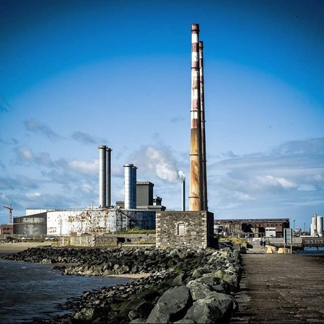 Iconic.... .
The poolbeg chimneys are part of the Dublin skyline, it wouldn't be the same without them!
.
Do you agree?
.
.
📷 - @oconnell.andrew
.
.
.
.
.
.
.
.
.
.
.
.
.
.
.
#poolbeg #poolbegchimneys #iconicplaces #dublin #discoverdublin #prettycity… ift.tt/2HTOa8d