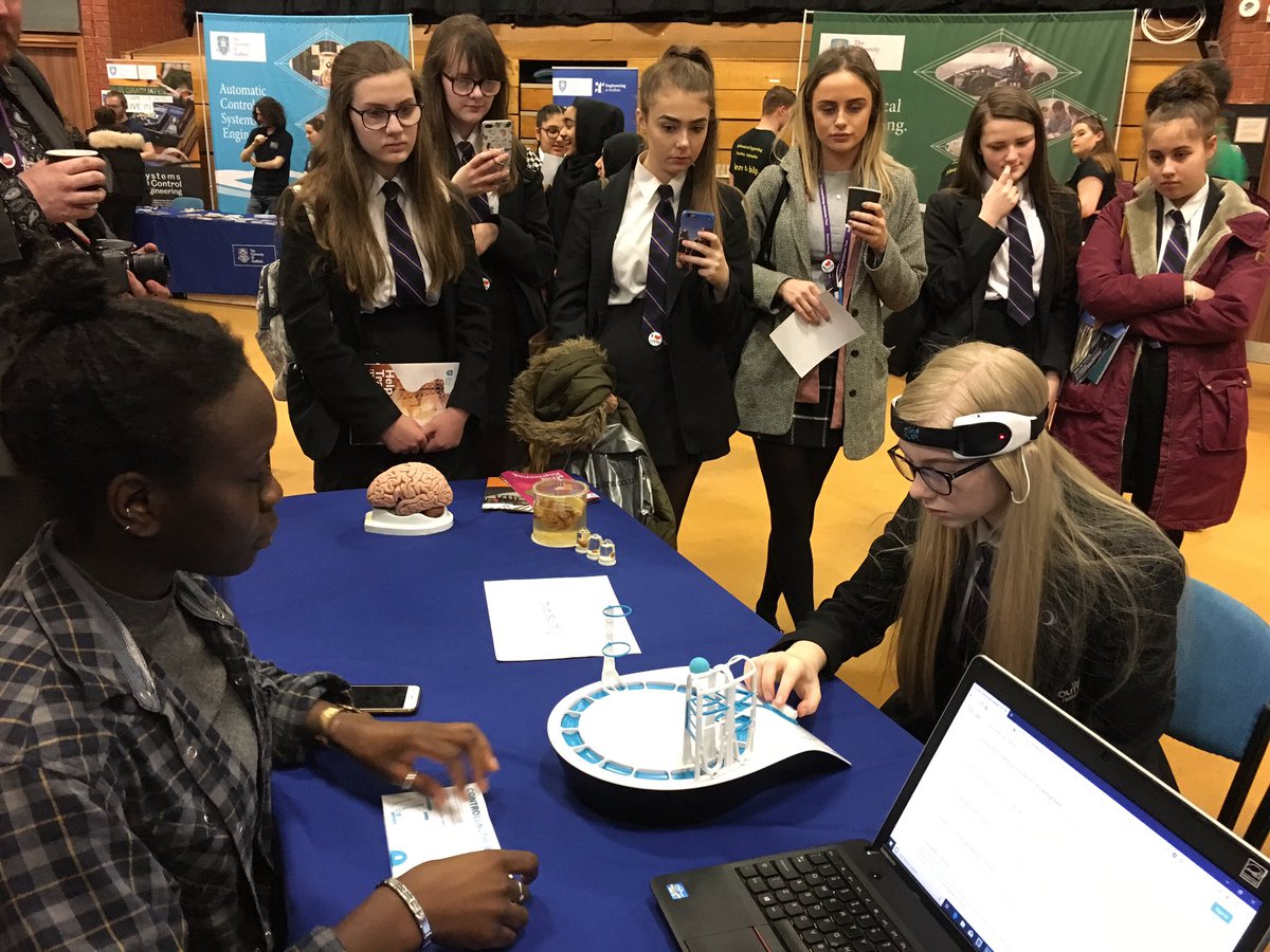 ale_monrebollar's tweet photo. Inspiring women to become future scientists with @lilykoryang #sheffoutreach #STEM #STEMgirls #STEMinism #Girlpower #Science https://t.co/69FIhnGkis