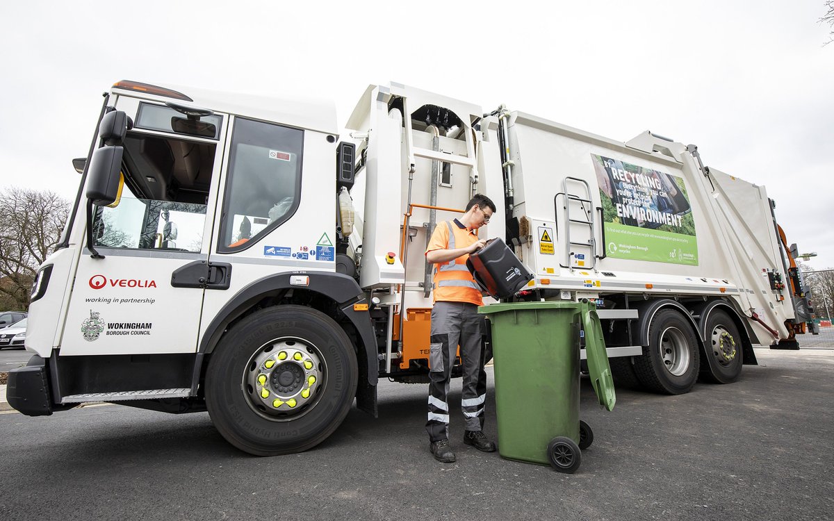 WokinghamBC's tweet photo. Wokingham Borough residents will be joining the fight to improve our carbon footprint as food waste collections start next week, 1 April: https://t.co/T6ggAewPG7 https://t.co/ouRjdQpIys