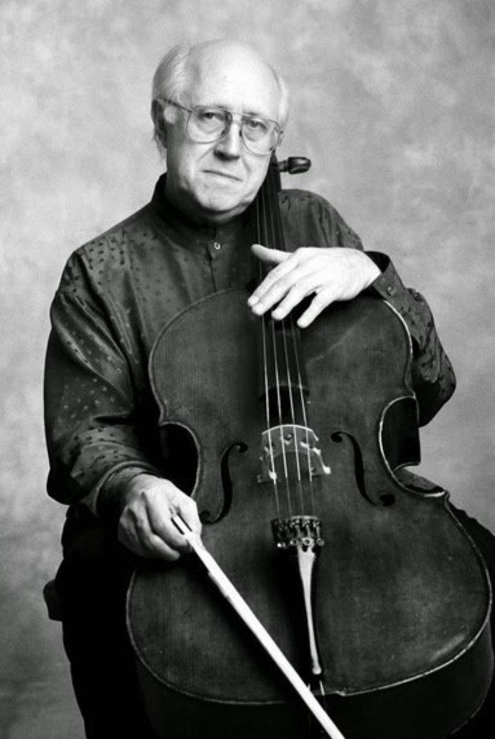 MlaDacika's tweet photo. #OnThisDay #wasborn #MstislavRostropovich, a #Russian #cellist and #conductor #Classicalmusic 🎶🎵🎧 #andantecantabile https://t.co/ifvXDIosm0 https://t.co/pRYi4zzm57